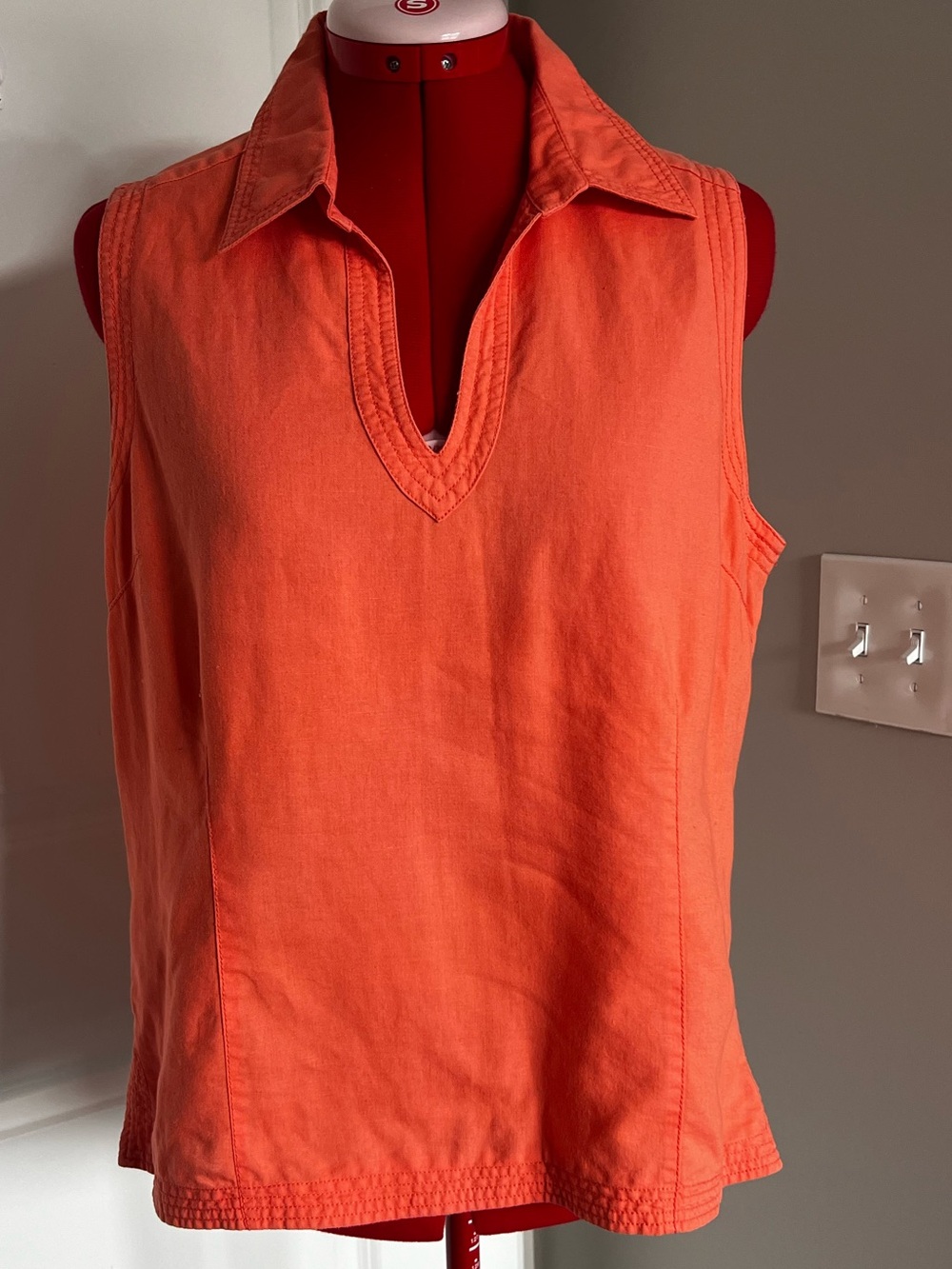 Geoffrey Beene Sleeveless Collared V-Neck Tank Top in Orange